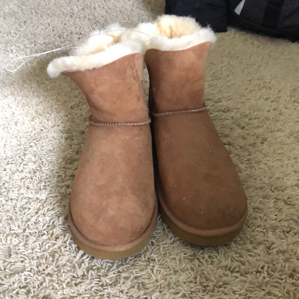 comfy off brand uggs super cute and soft!!